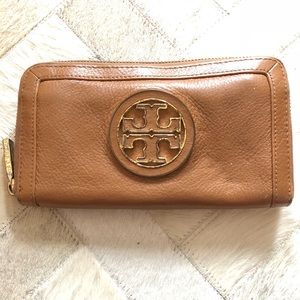 Tory Burch tan wallet